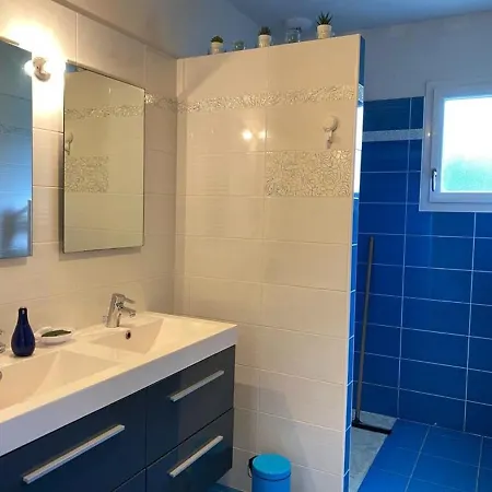 Maison Spacieuse Avec Jardin, A 5 Km De La Plage, Wifi Et Confort - Fr-1-336-50 Vakantiehuis