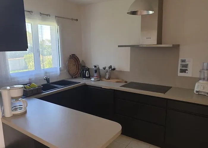 Maison Spacieuse Avec Jardin, à 5 Km De La Plage, Wifi Et Confort - Fr-1-336-50 Hébergement de vacances *