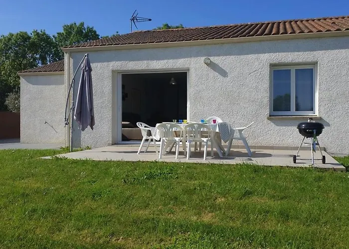 Maison Spacieuse Avec Jardin, à 5 Km De La Plage, Wifi Et Confort - Fr-1-336-50 *