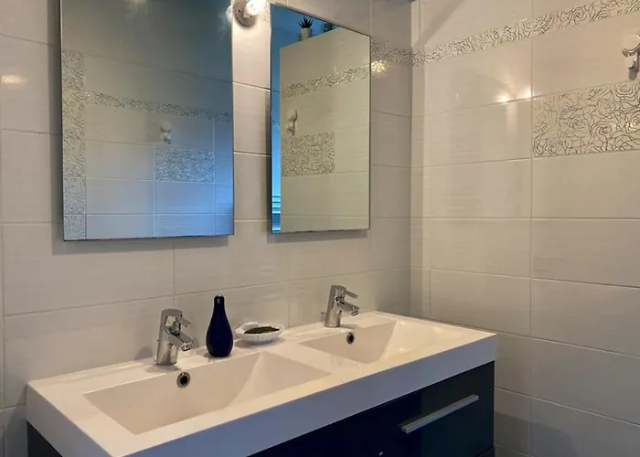 Maison Spacieuse Avec Jardin, à 5 Km De La Plage, Wifi Et Confort - Fr-1-336-50 *