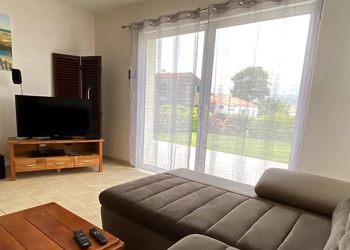 Hébergement de vacances Maison Spacieuse Avec Jardin, à 5 Km De La Plage, Wifi Et Confort - Fr-1-336-50 *